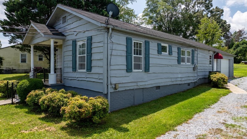 191 Power Street, Hudson, NC - 2 beds, 1 bath, 958 sqft - $169,900