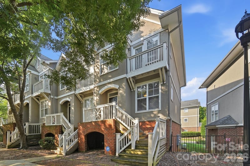 817 W 4th Street, Charlotte, NC - 3 beds, 3.5 baths, 1,624 sqft - $495,000