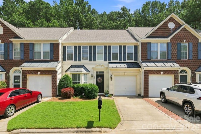 121 Kase Court, Mooresville, NC - 3 beds, 2.5 baths, 1,880 sqft - $288,000