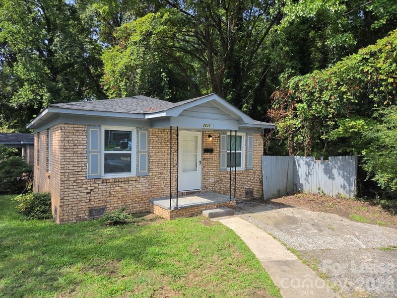 2835 Willow Street Apt 1, Charlotte, NC - 2 beds, 1 bath - $1,550