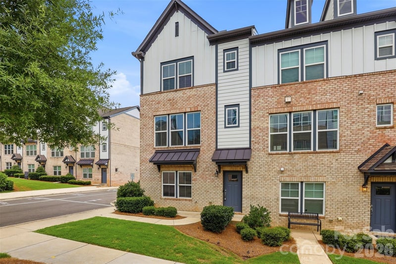 604 Tudor Park Way, Charlotte, NC - 3 beds, 3.5 baths, 2,082 sqft - $535,000