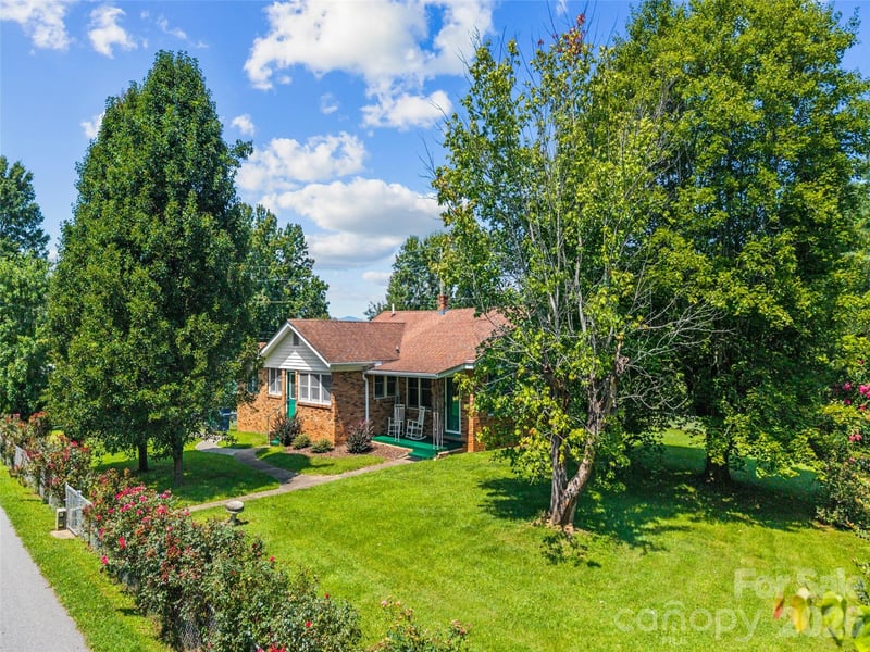 53 Salem Road, Weaverville, NC - 1 bed, 1.5 baths, 1,371 sqft - $350,000