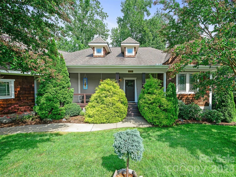 6 Oak Springs Drive, Arden, NC - 3 beds, 2.5 baths, 1,965 sqft - $614,999