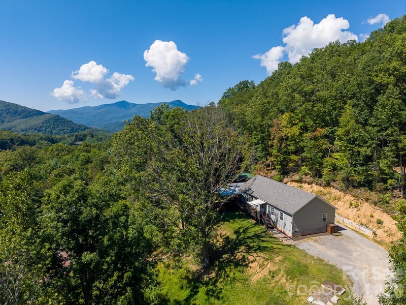 207 Little Horse Road, Waynesville, NC - 3 beds, 2 baths, 1,913 sqft - $510,000