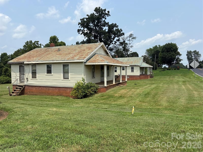 1306 Salem Road, Morganton, NC - 2 beds, 1 bath, 859 sqft - $155,000