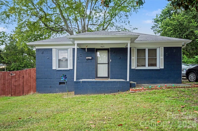 405 Killian Avenue, Mount Holly, NC - 2 beds, 1 bath, 878 sqft - $200,000