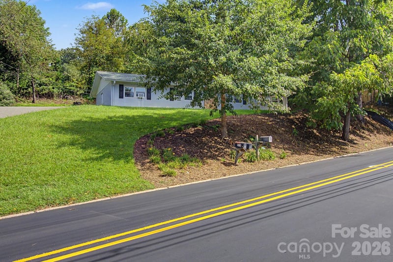 575 Sand Hill Road, Asheville, NC - 4 beds, 1,800 sqft - $445,000