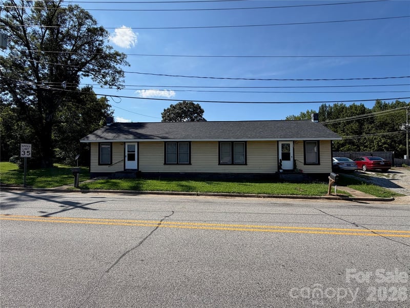 1595 N Long Street, Salisbury, NC - 4 beds, 1,440 sqft - $189,900