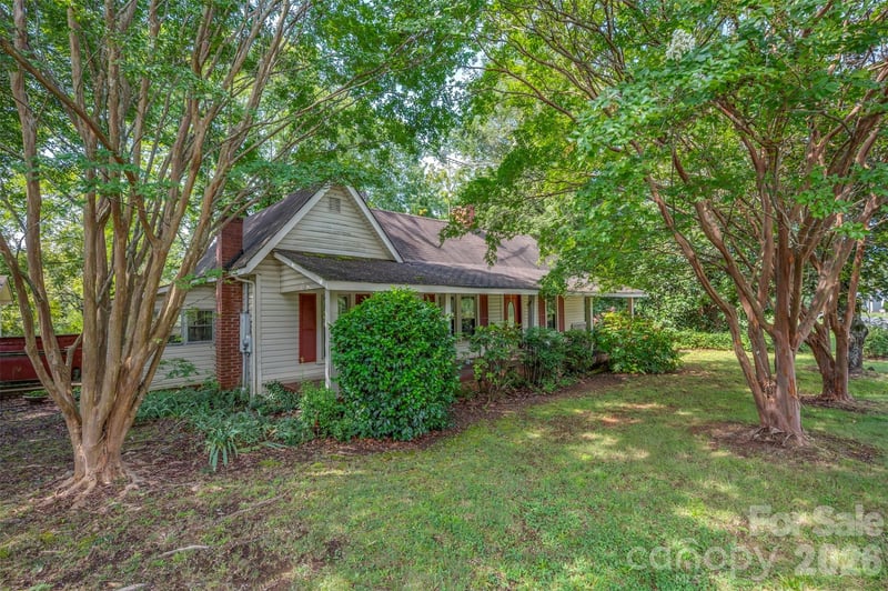2300 Whitesides Road, Forest City, NC - 2 beds, 2.5 baths, 1,498 sqft - $169,900