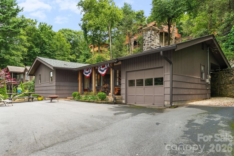 168 Mountain View Drive, Blowing Rock, NC - 3 beds, 2 baths, 1,292 sqft - $625,000