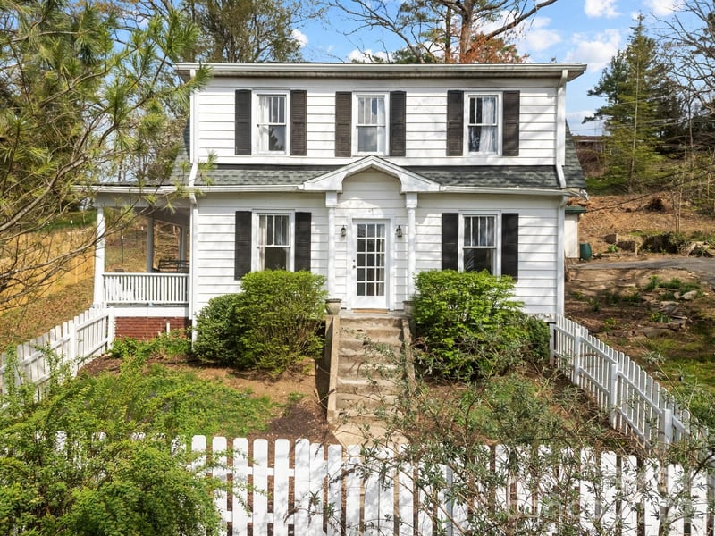 45 Woodvale Avenue, Asheville, NC - 3 beds, 2 baths, 1,363 sqft - $519,000