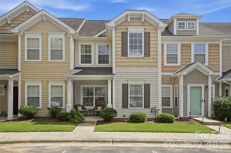 2311 Crosscut Drive, Charlotte, NC - 2 beds, 2.5 baths, 1,338 sqft - $275,000