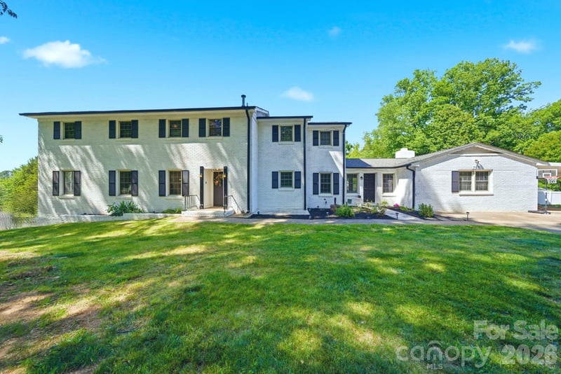 701 E Iowa Avenue, Bessemer City, NC - 6 beds, 3 baths, 3,677 sqft - $550,000