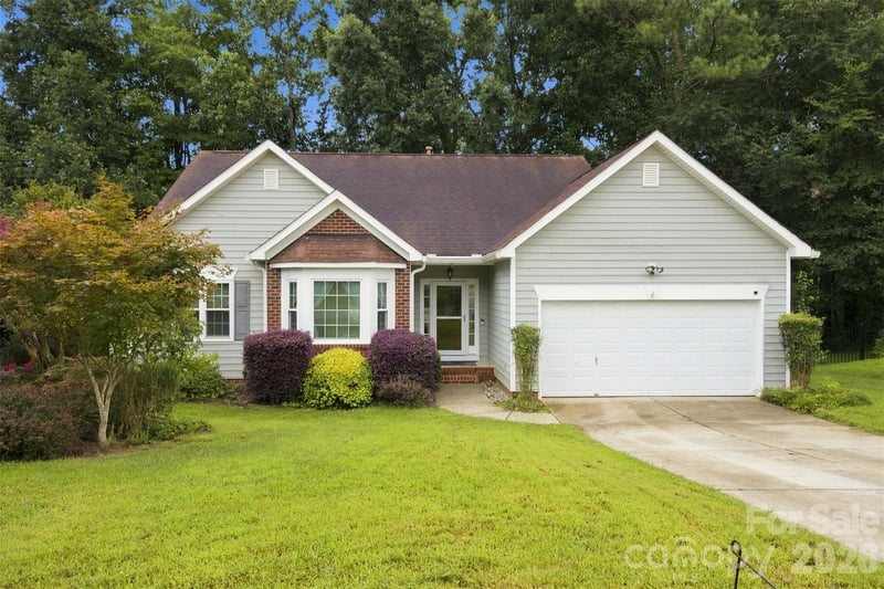 439 Glencrest Drive, Stanley, NC - 3 beds, 2 baths, 1,673 sqft - $399,900