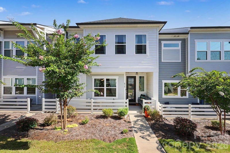 816 Redd Alley, Charlotte, NC - 3 beds, 2.5 baths, 1,949 sqft - $490,000