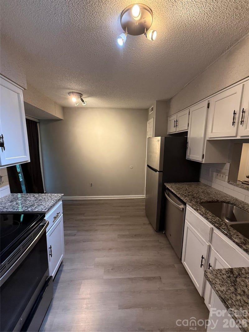 7209 Winery Lane, Charlotte, NC - 2 beds, 2 baths, 1,097 sqft - $211,000