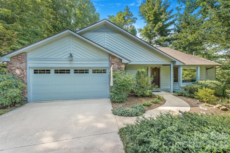 31 Hillcreek Drive, Asheville, NC - 3 beds, 2.5 baths, 2,328 sqft - $635,000