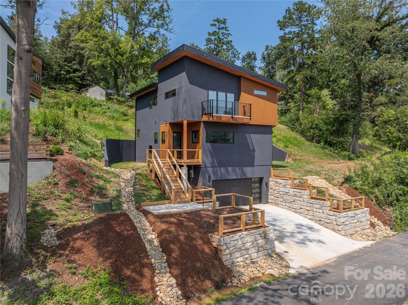 19 Woodbine Road, Asheville, NC - 3 beds, 3.5 baths, 2,485 sqft - $950,000