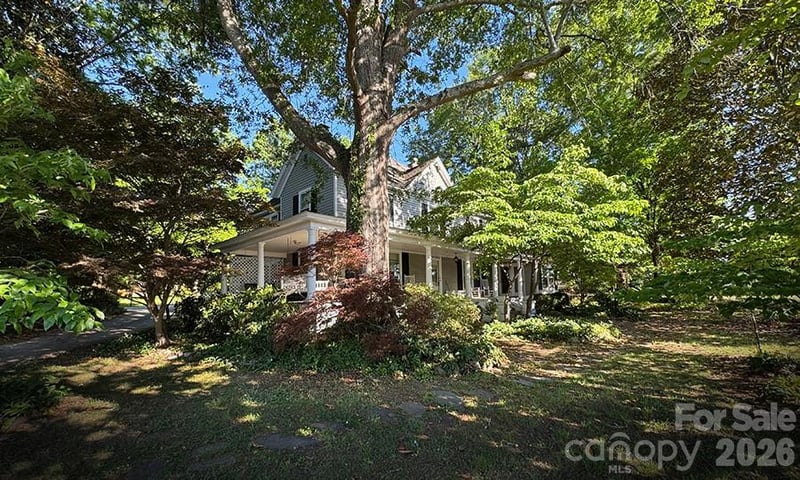 842 N Aspen Street, Lincolnton, NC - 4 beds, 3.5 baths, 3,750 sqft - $540,000
