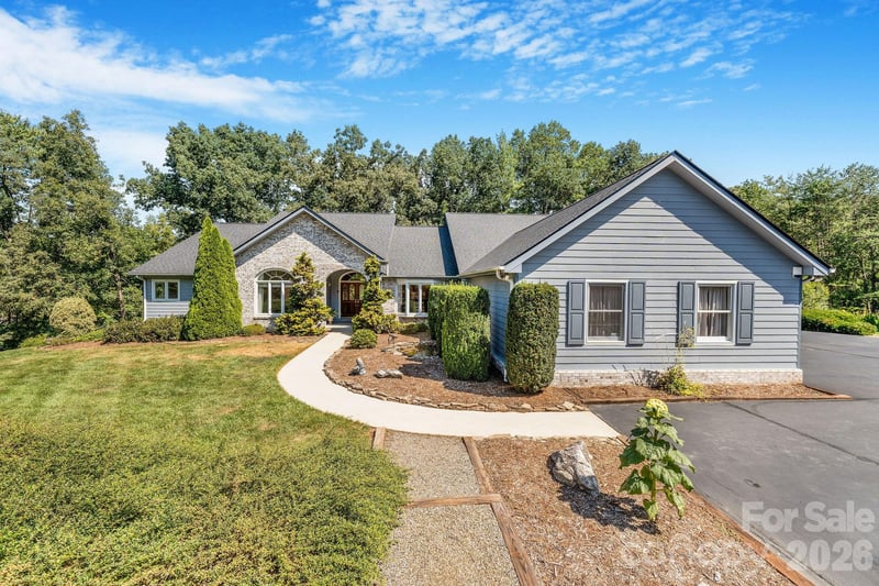 13 Lowry Lane, Weaverville, NC - 4 beds, 4.5 baths, 4,218 sqft - $875,000