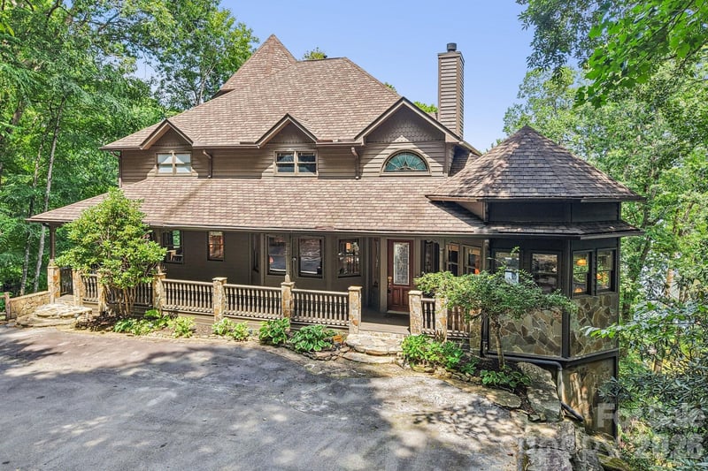 596 W Club Boulevard, Lake Toxaway, NC - 4 beds, 6.5 baths, 7,478 sqft - $3,750,000