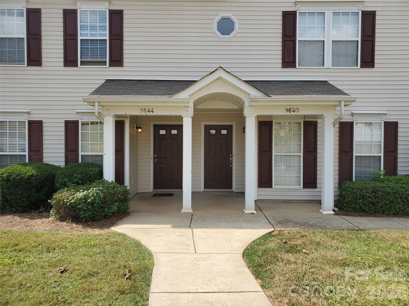 9644 Littleleaf Drive, Charlotte, NC - 3 beds, 1.5 baths, 1,140 sqft - $229,000