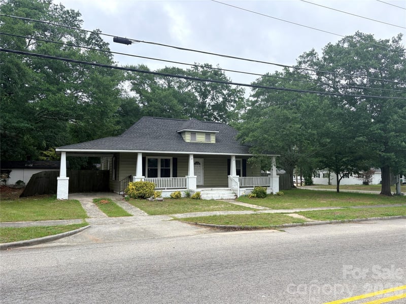 102 N Minor Street, Kershaw, SC - 3 beds, 1 bath, 1,495 sqft - $121,000