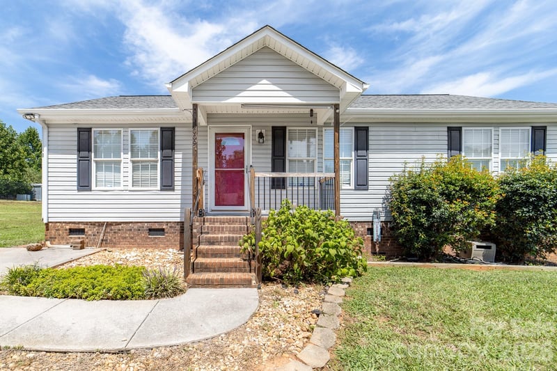 3009 Drake Drive, Stanley, NC - 3 beds, 2 baths, 1,232 sqft - $249,900