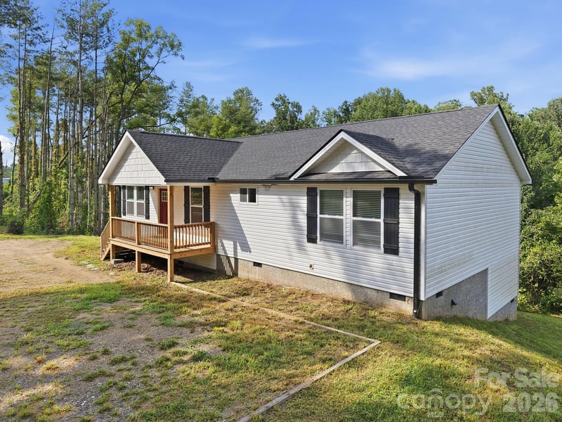 7 Greenridge Road, Weaverville, NC - 3 beds, 2 baths, 1,391 sqft - $405,000
