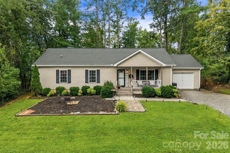 47 Fox Road, Asheville, NC - 3 beds, 2 baths, 1,375 sqft - $419,000