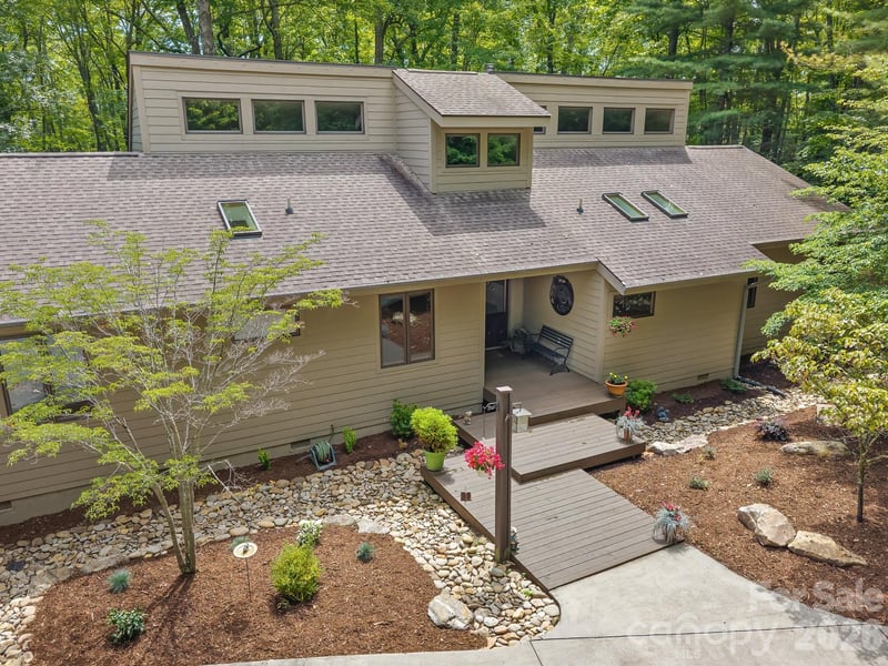 1370 Salola Lane, Brevard, NC - 3 beds, 3 baths, 3,000 sqft - $999,000