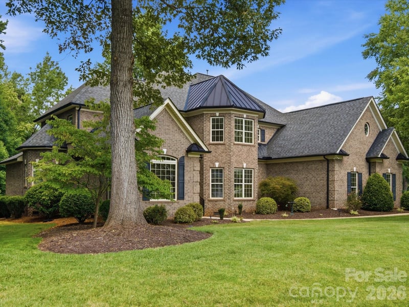 1023 Madras Court, Davidson, NC - 4 beds, 3.5 baths, 4,000 sqft - $950,000