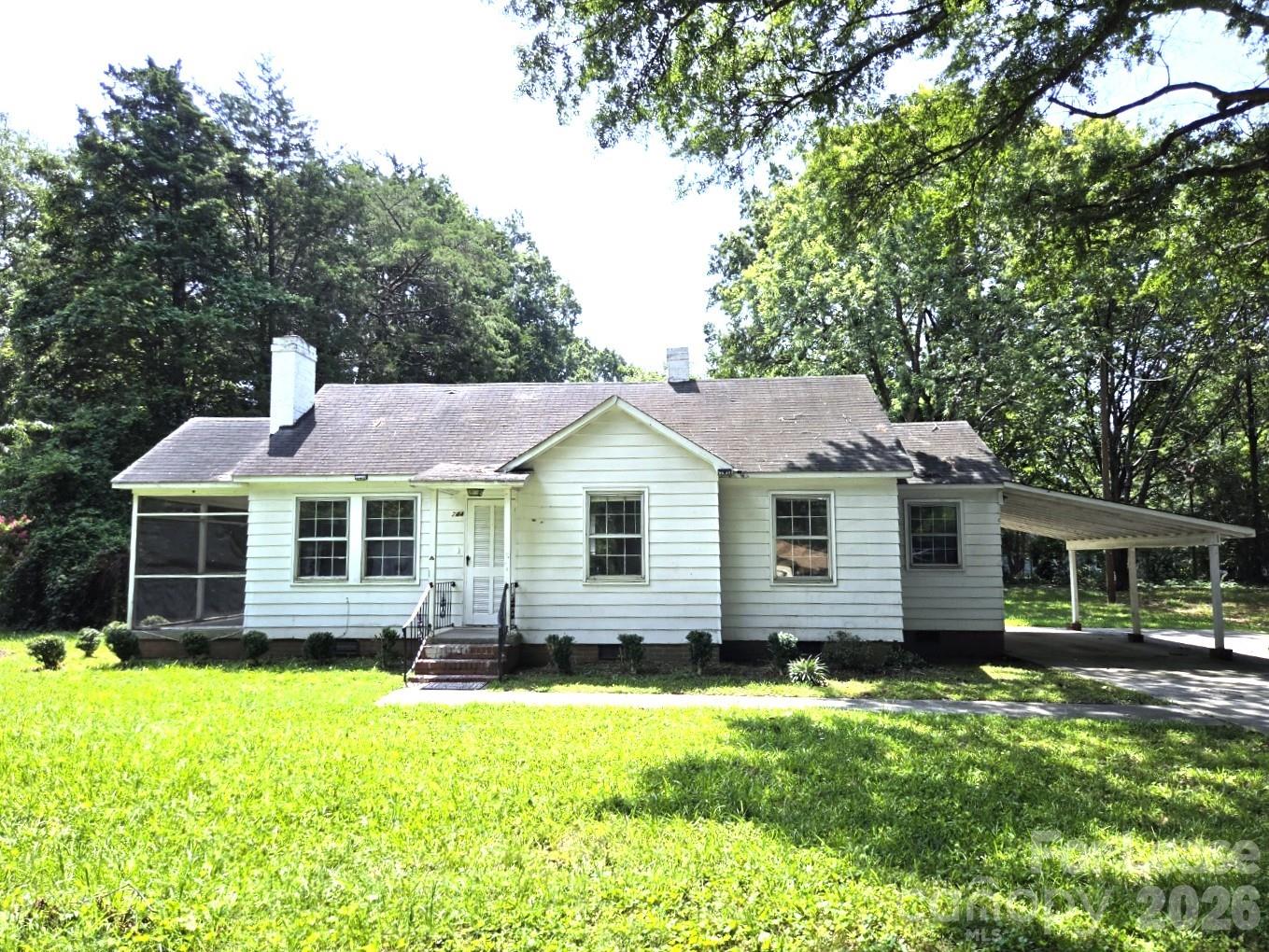 244 Dakota St, Charlotte, NC 28216. property listing photo