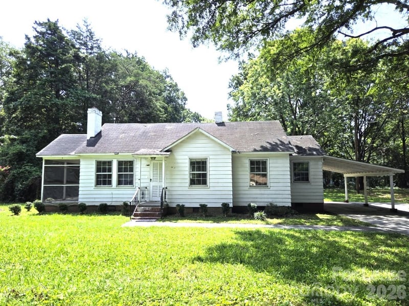 244 Dakota Street, Charlotte, NC - 2 beds, 1 bath - $1,295/mo