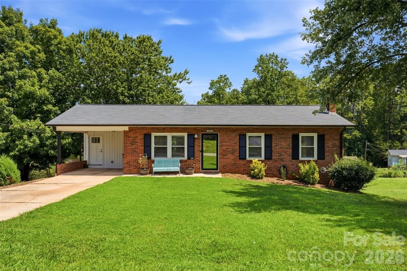 3776 Newhall Drive NW, Conover, NC - 3 beds, 1.5 baths, 1,112 sqft - $254,900