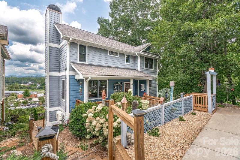 45 Logan Circle, Asheville, NC - 4 beds, 3.5 baths, 2,436 sqft - $749,999