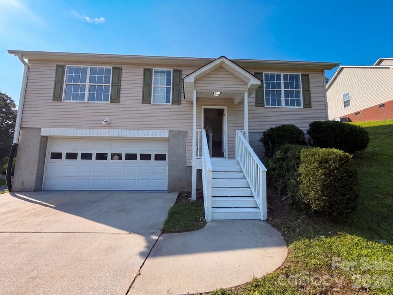 1667 Oakview Way, Rock Hill, SC - 3 beds, 2 baths, 1,208 sqft - $295,000