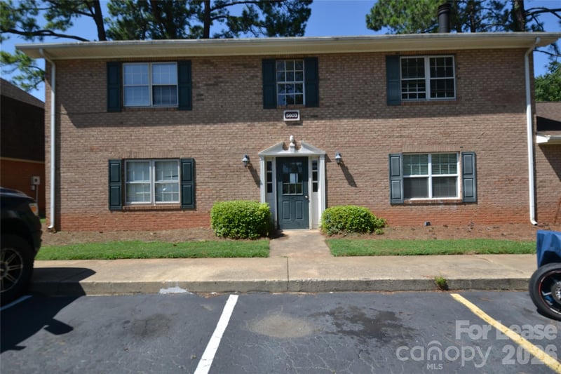 5803 Hunting Ridge Lane B, Charlotte, NC - 1 bed, 1 bath, 686 sqft - $1,050