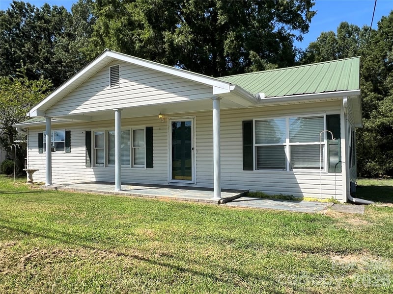443 Smith Street, Albemarle, NC - 3 beds, 2 baths, 1,276 sqft - $160,000