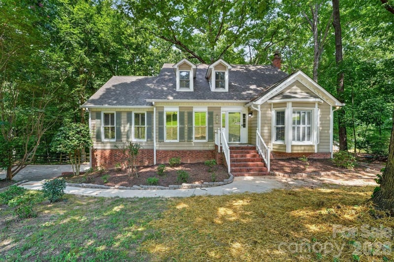 1472 Old Tara Lane, Fort Mill, SC - 3 beds, 3.5 baths, 2,940 sqft - $649,900