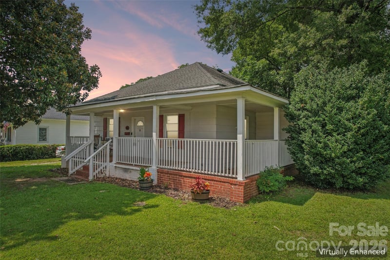 706 S Main Street, Clover, SC - 3 beds, 1.5 baths, 1,495 sqft - $260,000