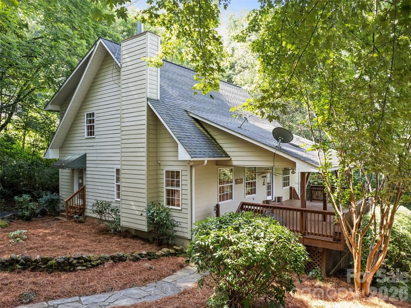 154 Presidential Drive, Waynesville, NC - 3 beds, 3.5 baths, 2,470 sqft - $550,000