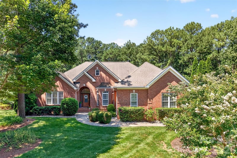 4565 River Hills Drive, Denver, NC - 4 beds, 3.5 baths, 2,882 sqft - $899,900