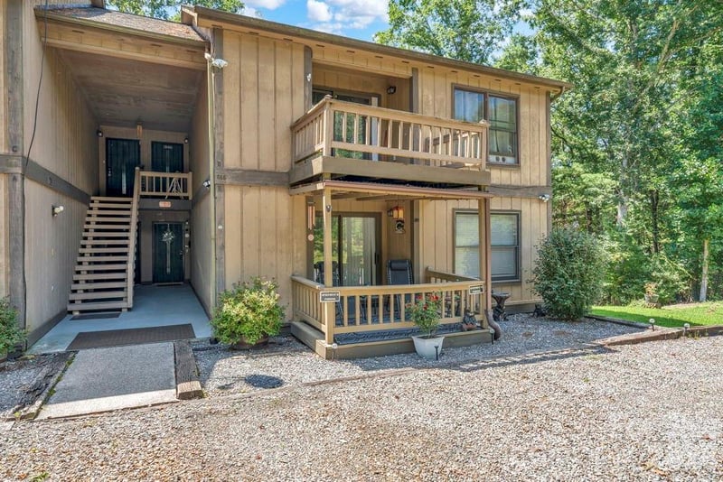 655 Overlook Drive, Spruce Pine, NC - 2 beds, 2 baths, 1,080 sqft - $221,900