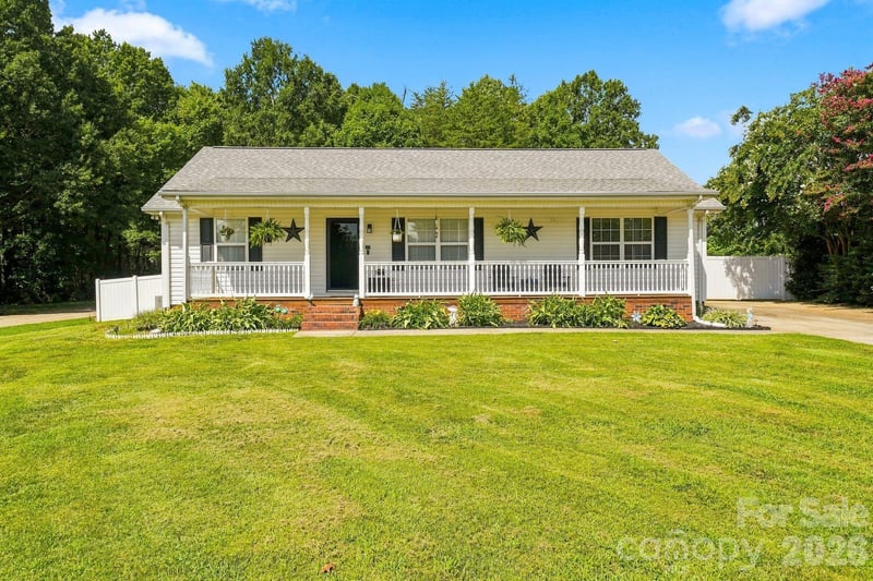 132 Kendra Drive, Mooresville, NC - 3 beds, 2 baths, 1,416 sqft - $345,000