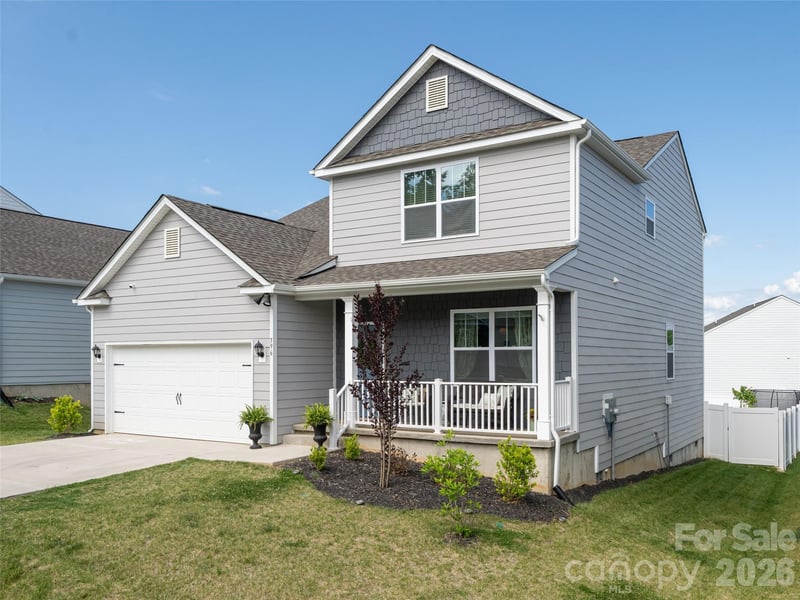 596 Country Oak Drive, Asheville, NC - 4 beds, 2.5 baths, 2,646 sqft - $525,000