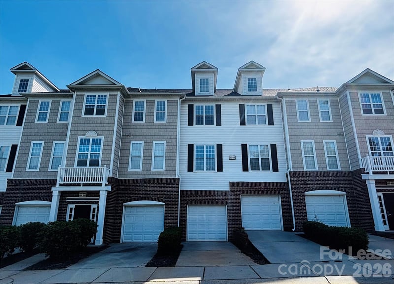 6321 Park Creek Drive, Charlotte, NC - 2 beds, 2 baths, 1,054 sqft - $1,550