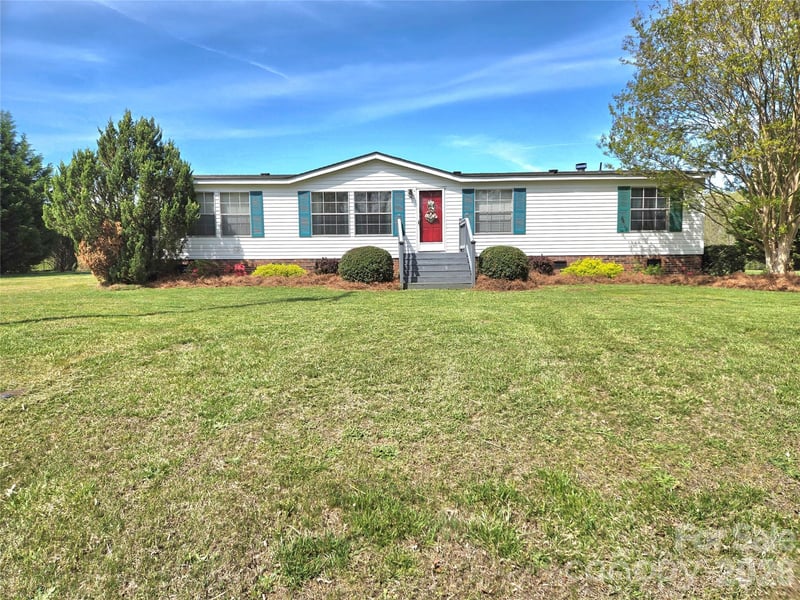 3449 Yount Road, Newton, NC - 3 beds, 2 baths, 1,736 sqft - $249,000