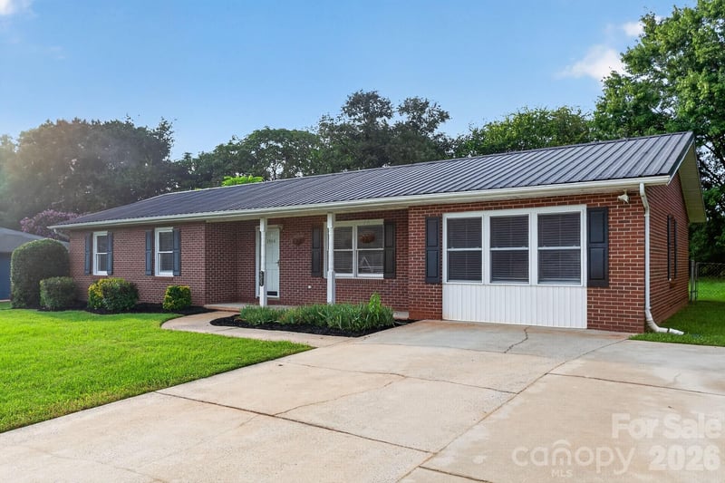 2504 Ashford Drive, Newton, NC - 3 beds, 2 baths, 1,617 sqft - $269,900