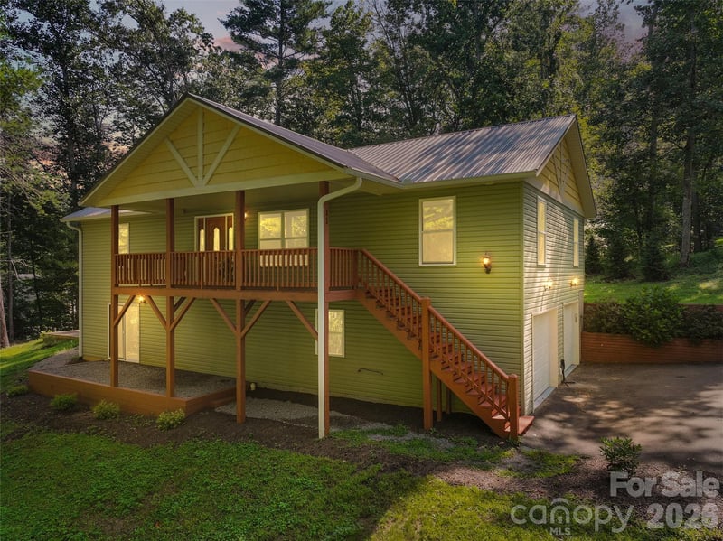 11 Tahchee Trail, Fletcher, NC - 3 beds, 3 baths, 1,528 sqft - $589,000